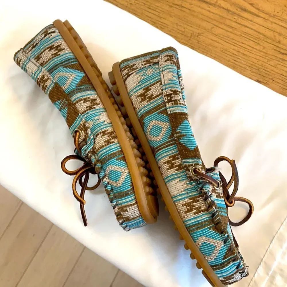 MINNETONKA SOUTHWESTERN MOTIF MOCASSINS. … - Picture 4 of 8